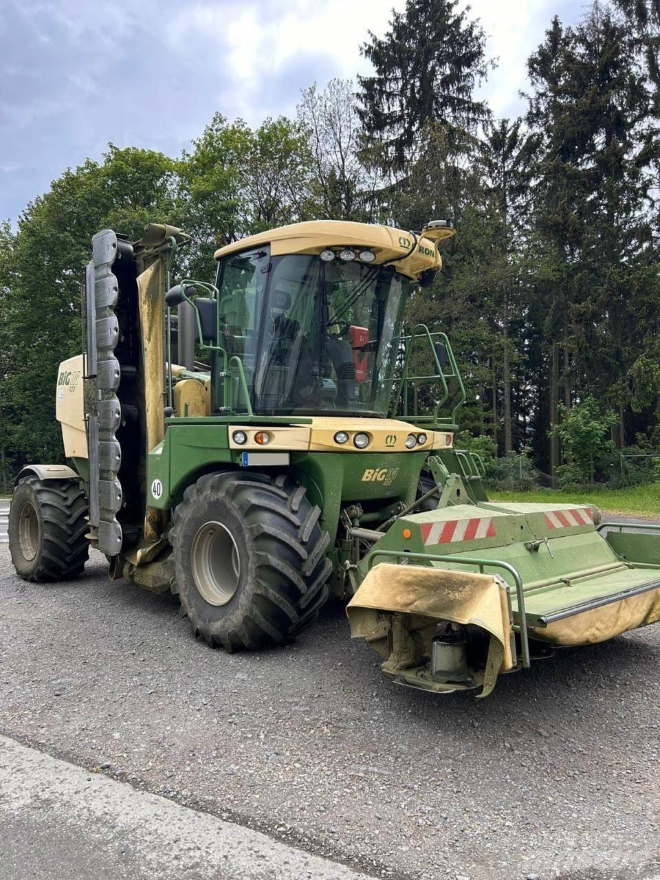 Krone BIg M 420 CV حصادات الأعلاف
