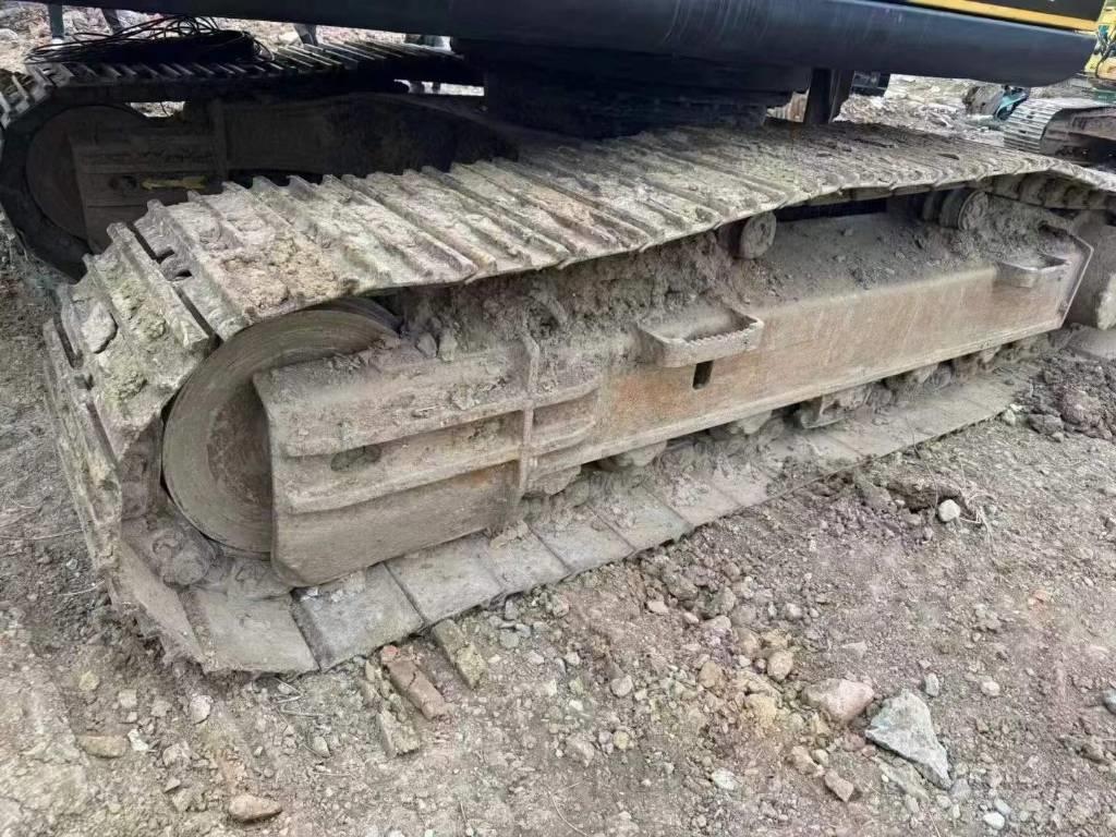 Sany SY 215 حفارات زحافة