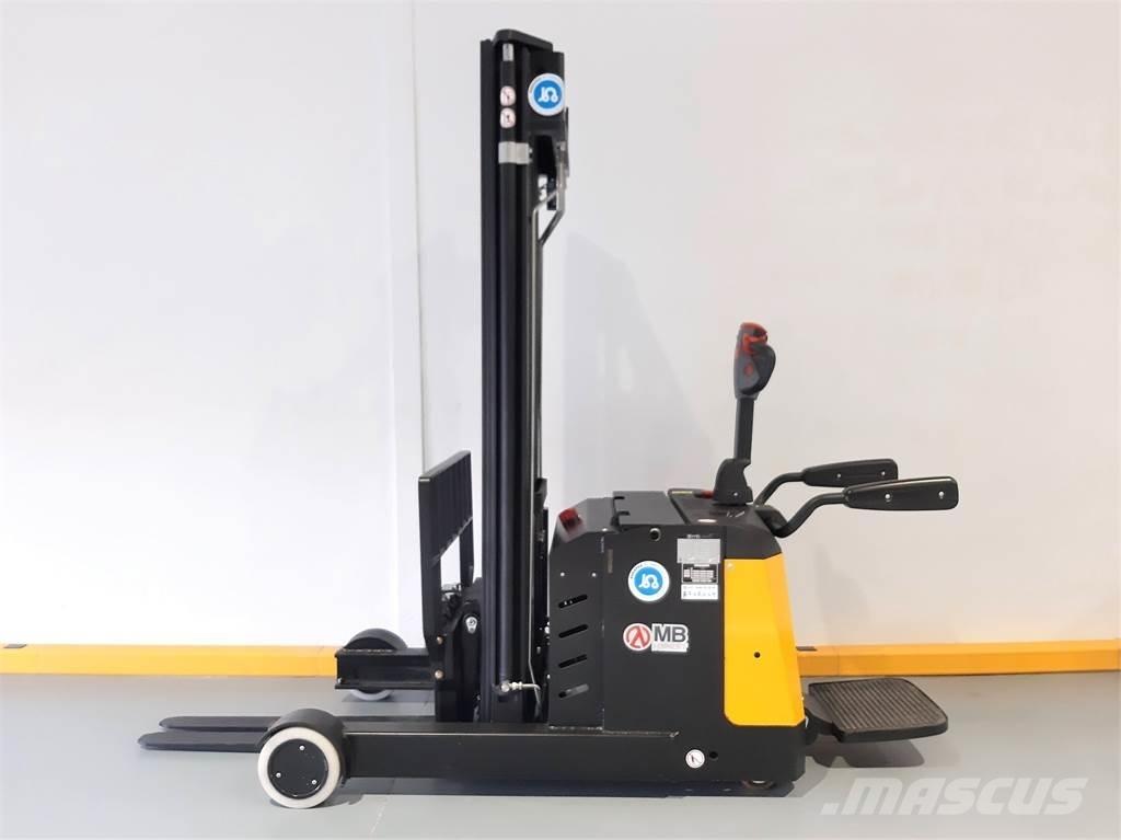  MB Forklift CQE15R شاحنات مناولة ذاتية الدفع