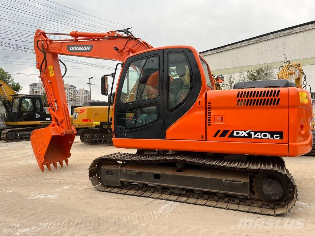 Doosan DX 140 LC حفارات زحافة