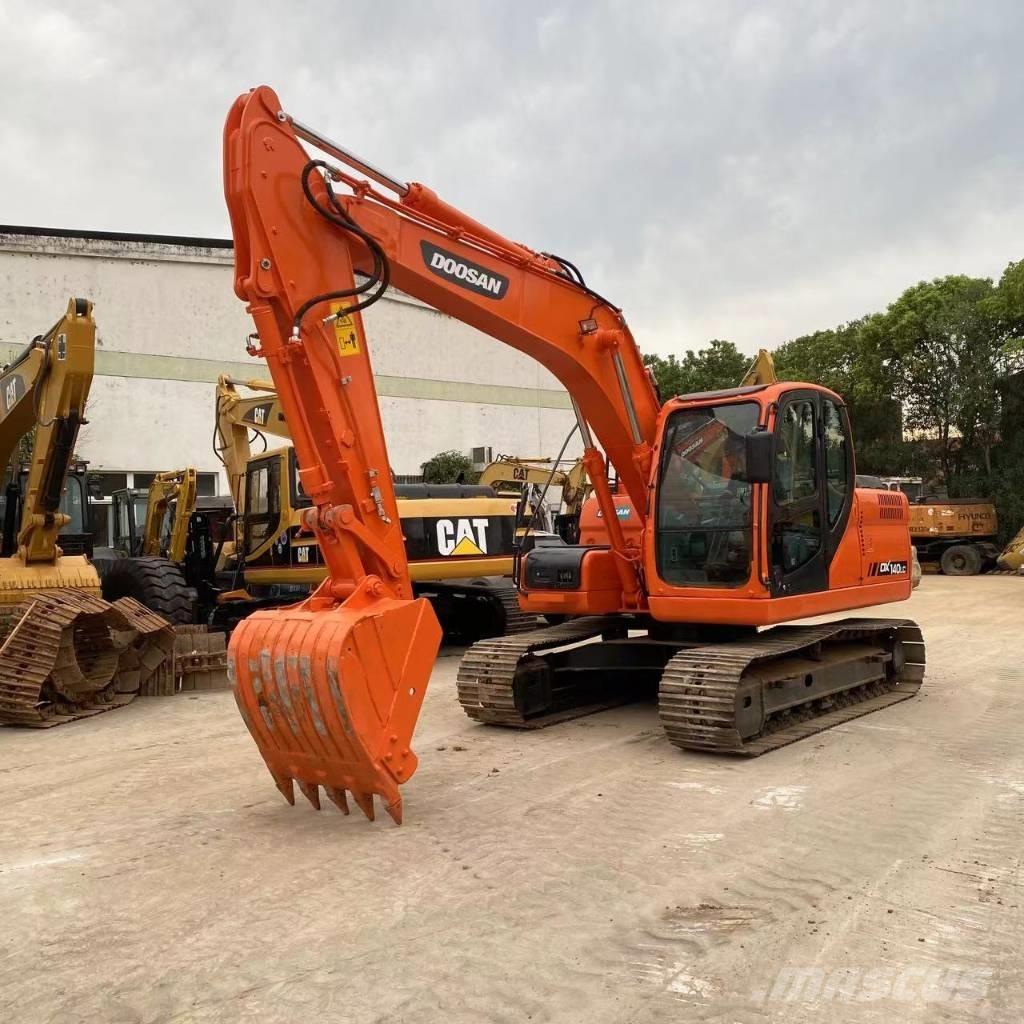 Doosan DX 140 LC حفارات زحافة