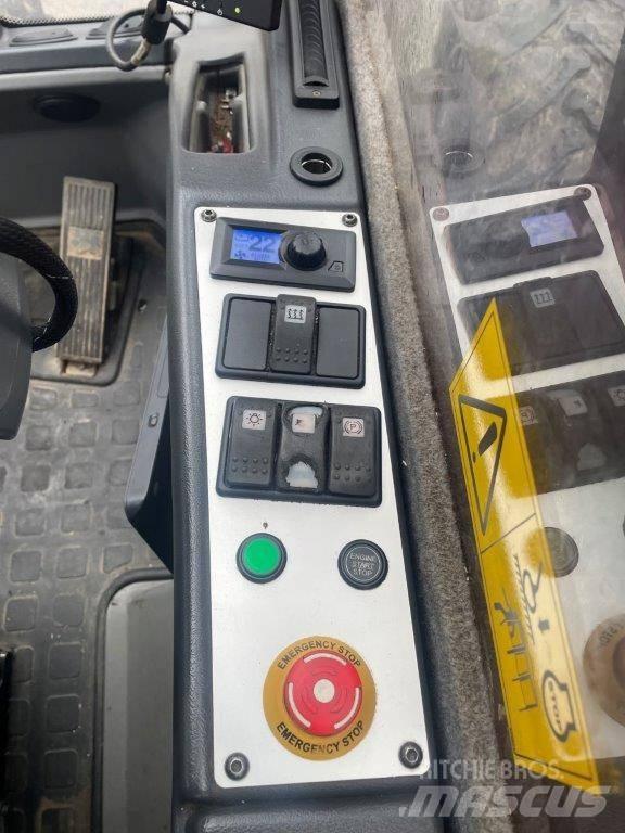 Komatsu 901 XC حصادات