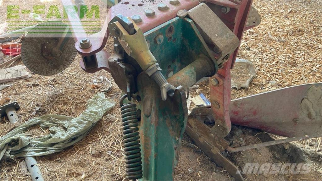 Kverneland LB 100 محاريث تقليدية