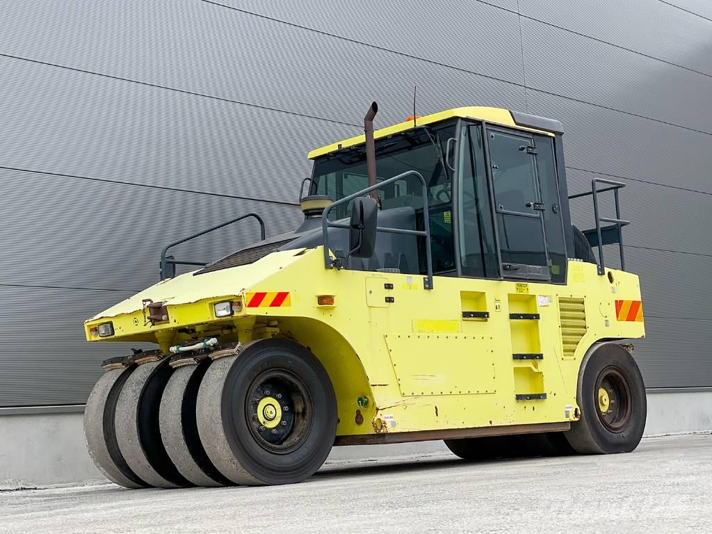 Ammann AP 240 مداحل ذات إطارات هوائية