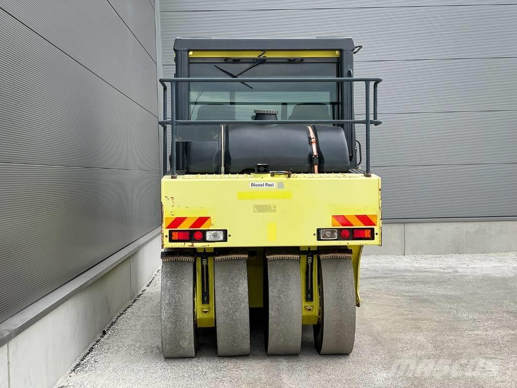 Ammann AP 240 مداحل ذات إطارات هوائية