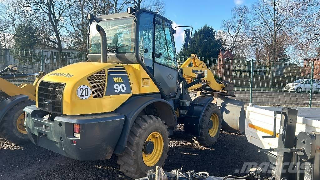 Komatsu WA 90 لوادر بعجل