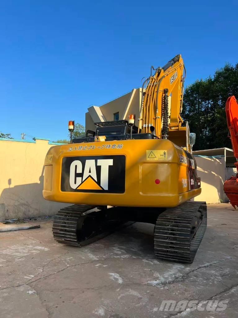 CAT 320 D حفارات زحافة