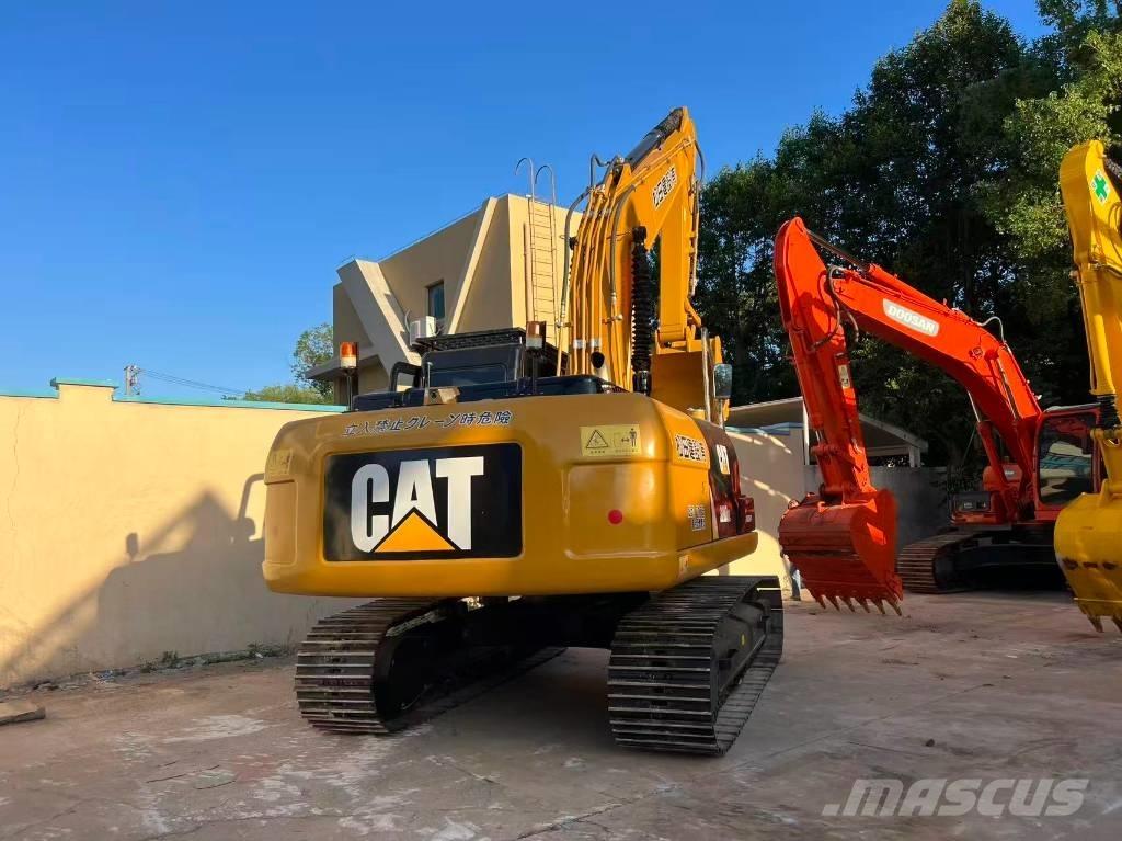 CAT 320 D حفارات زحافة