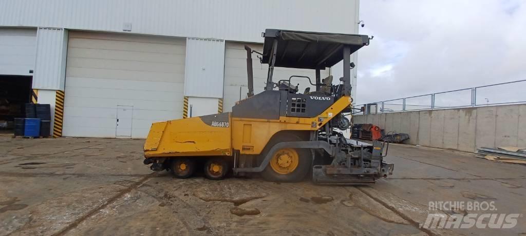 Volvo ABG 6870 معدات السفلتة