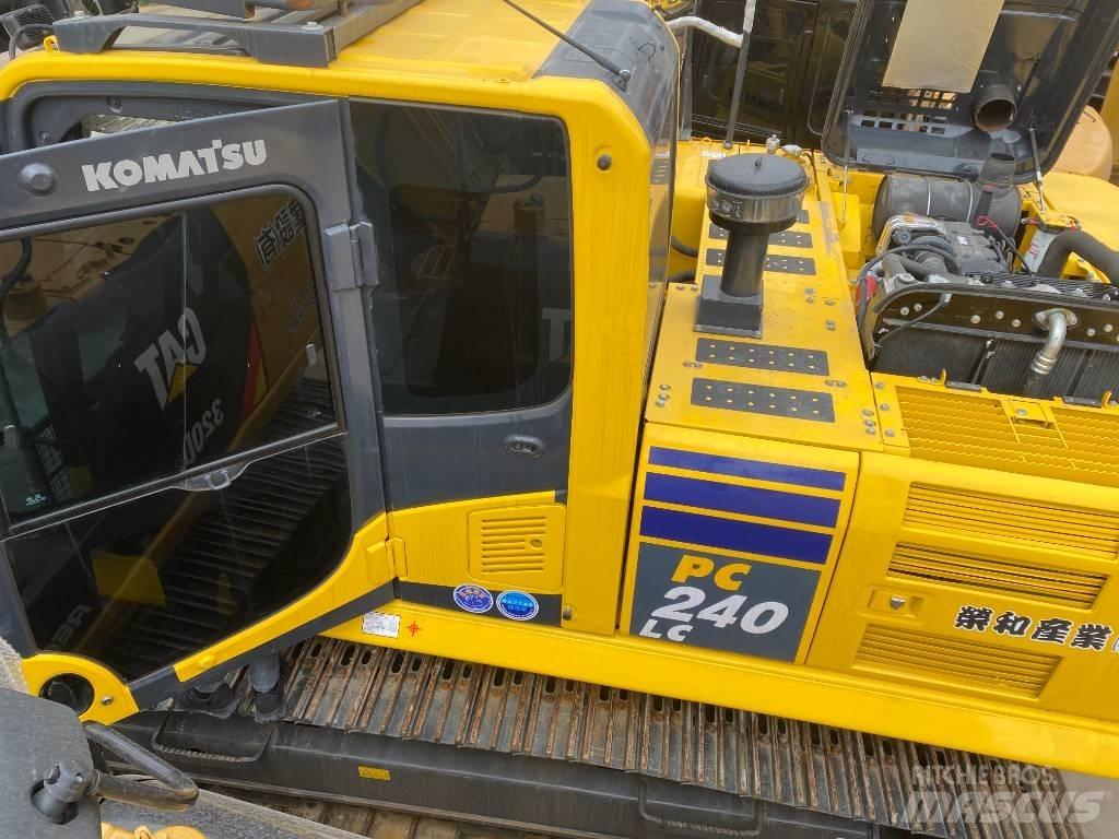 Komatsu PC 240 حفارات زحافة