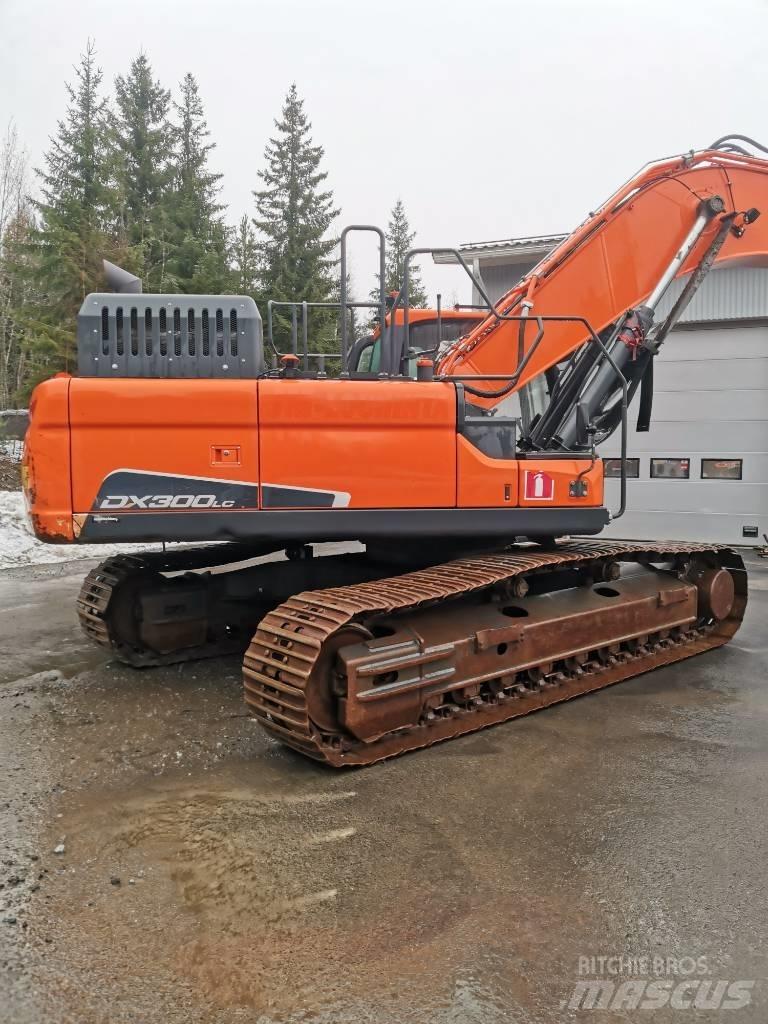 Doosan DX 300 LC-5 حفارات زحافة