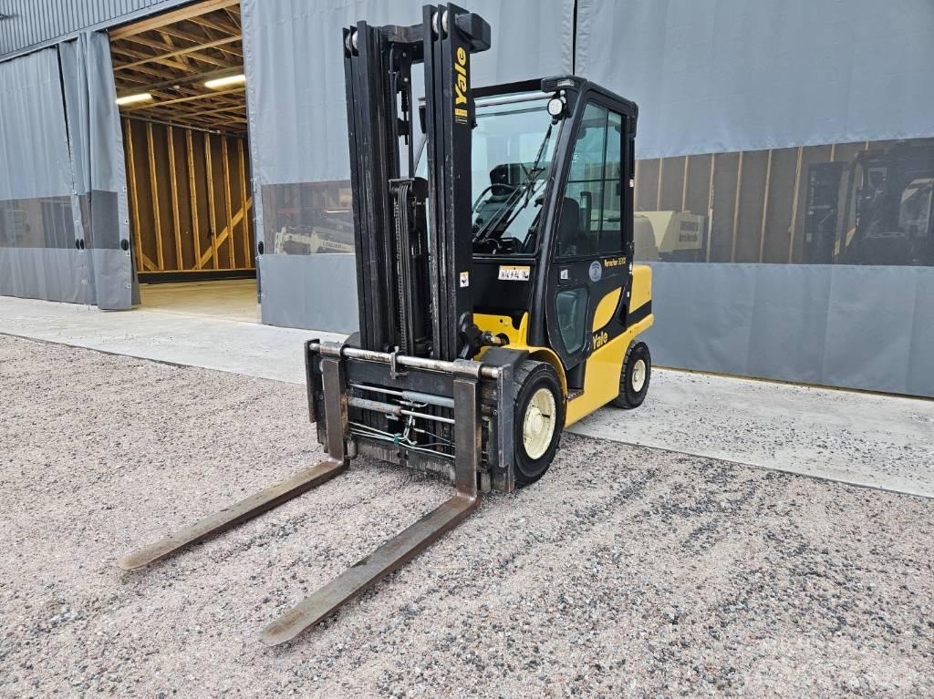 Yale GDP 35 VX شاحنات الديزل
