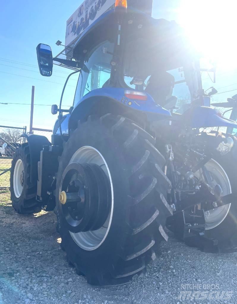 New Holland T 7.210 الجرارات