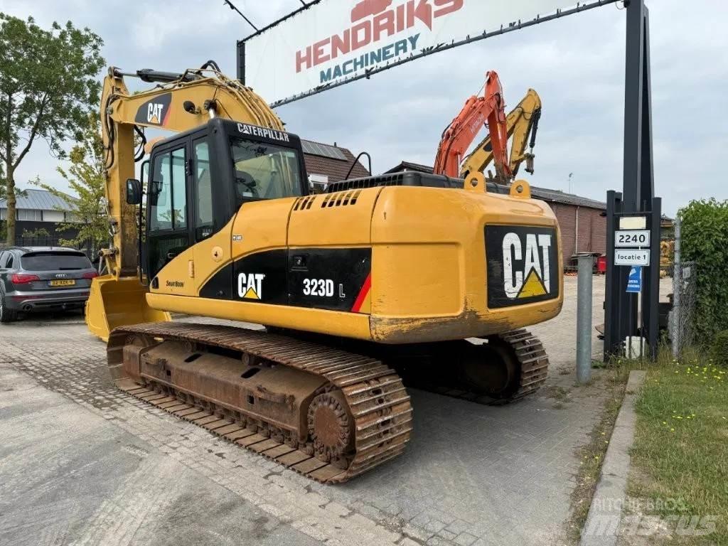 CAT 323DL (320DL) حفارات زحافة