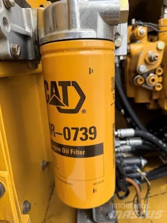 CAT 323DL (320DL) حفارات زحافة