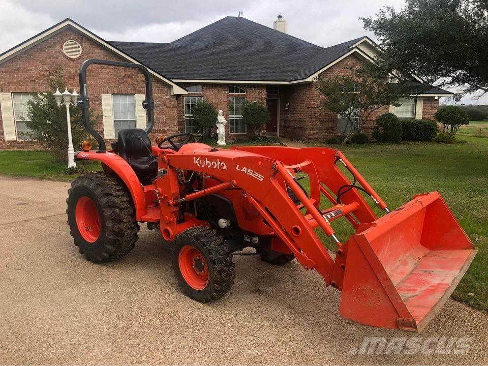 Kubota L 3301 HST الجرارات