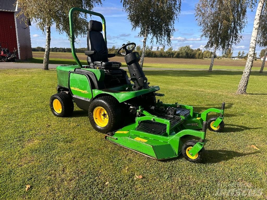 John Deere 1565 ركوب الحشائش