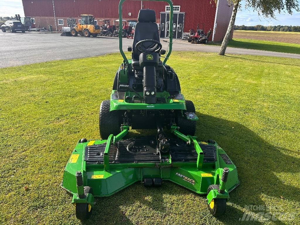 John Deere 1565 ركوب الحشائش