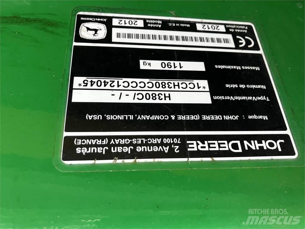 John Deere 6215R الجرارات
