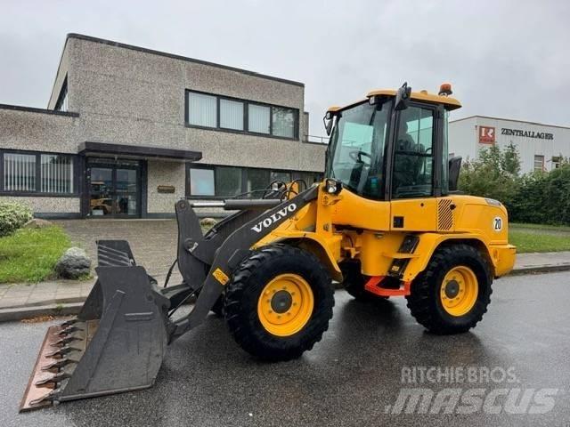 Volvo L 30 G لوادر بعجل