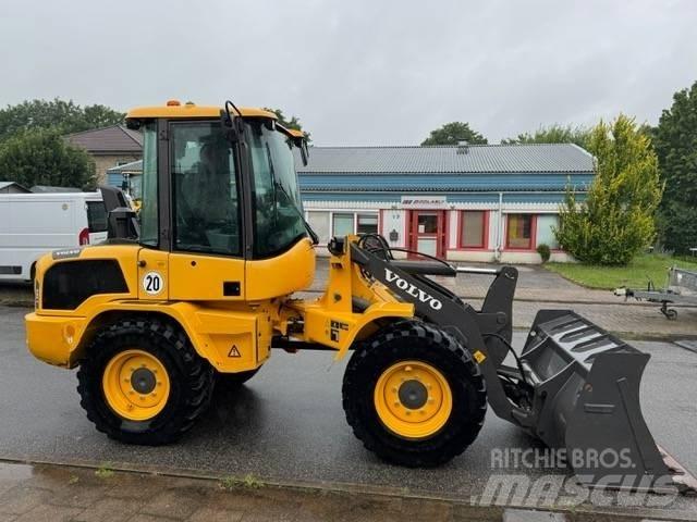 Volvo L 30 G لوادر بعجل