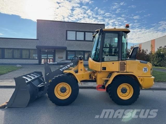Volvo L 30 G لوادر بعجل