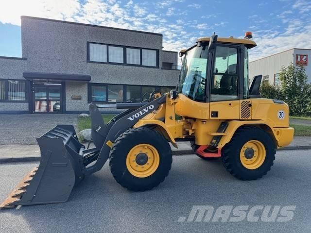 Volvo L 30 G لوادر بعجل