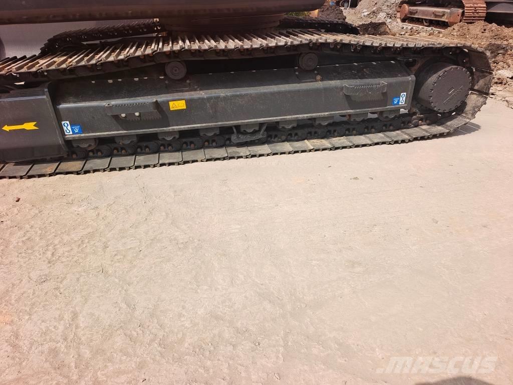 Hyundai HX220 HD حفارات زحافة