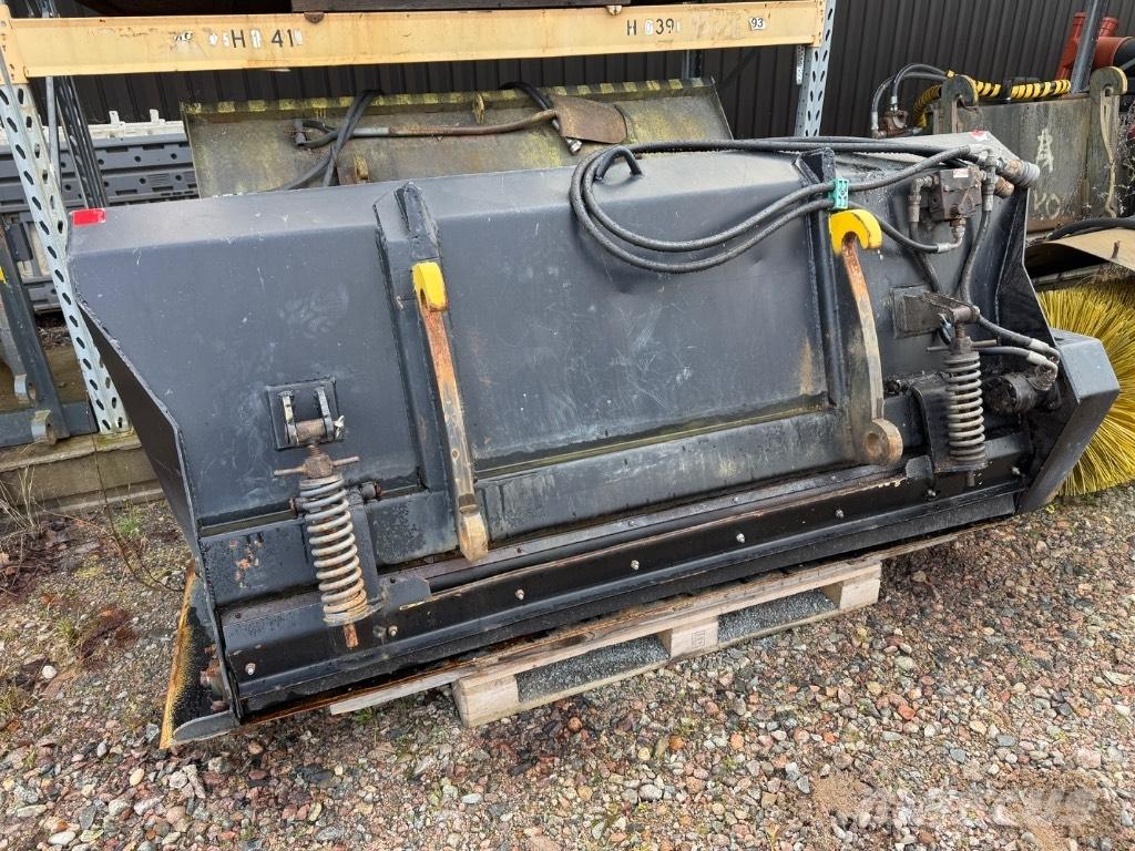 JCB 413 S لوادر بعجل