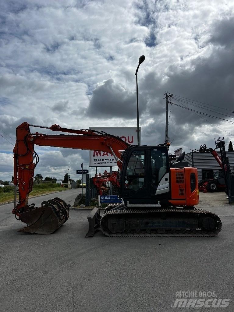 Hitachi ZX 135 US-6 حفارات زحافة