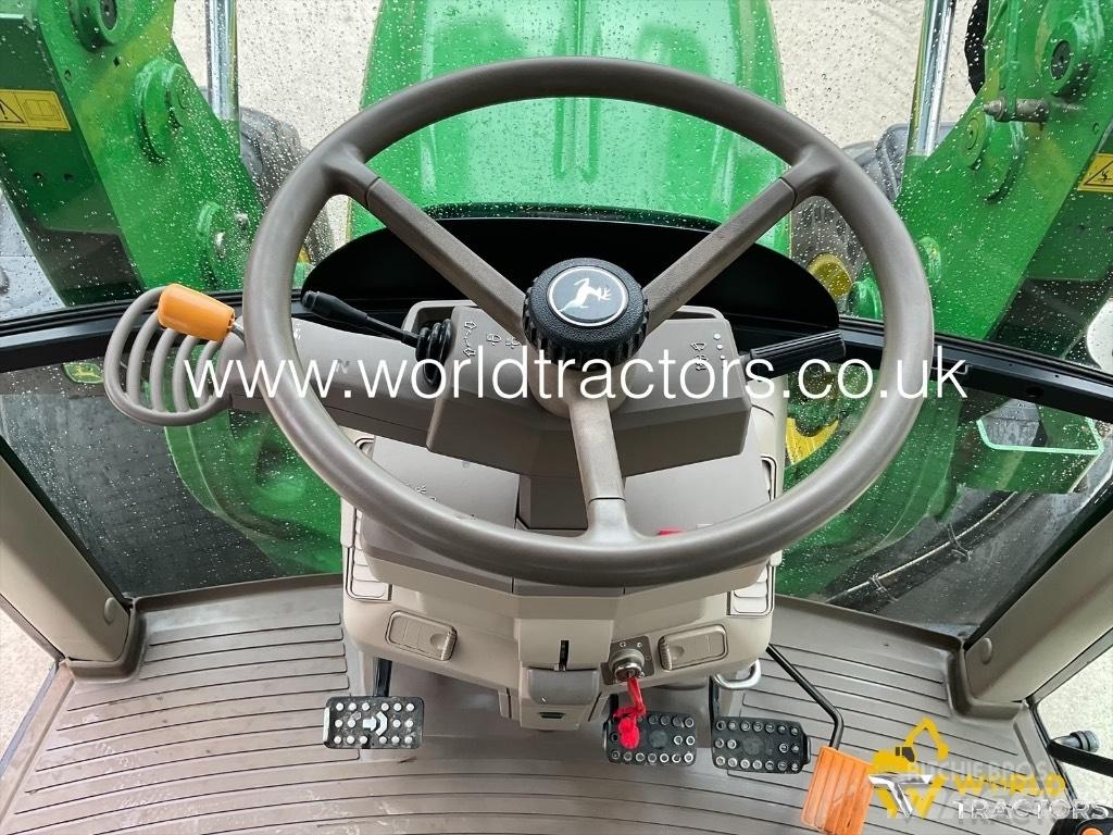 John Deere 6330 الجرارات
