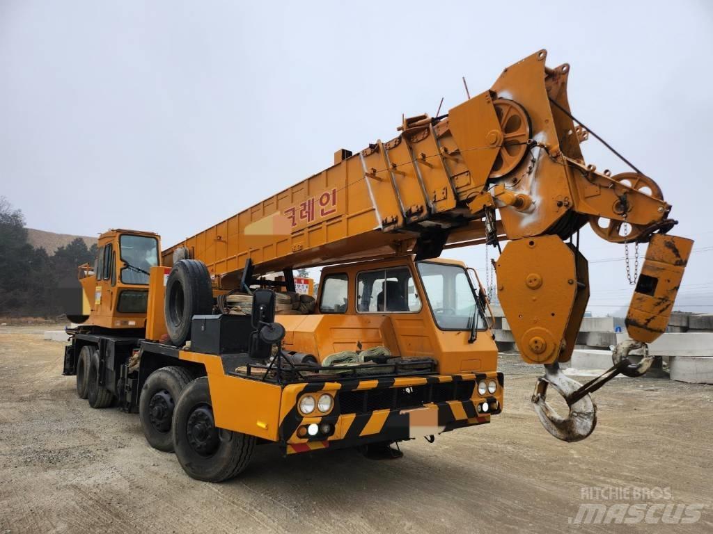 Hyundai HC 50 رافعات صالحة لكل أنواع الطرق