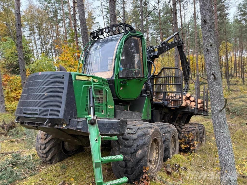 John Deere 1010 E شاحنات