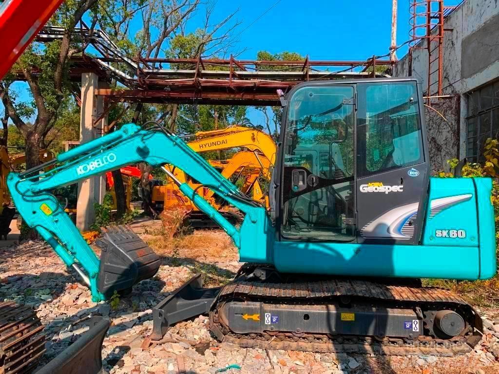 Kobelco SK 60 حفارات زحافة