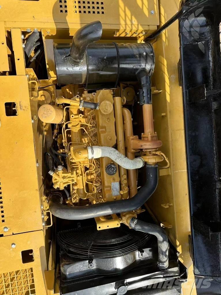 CAT 320 BL حفارات زحافة