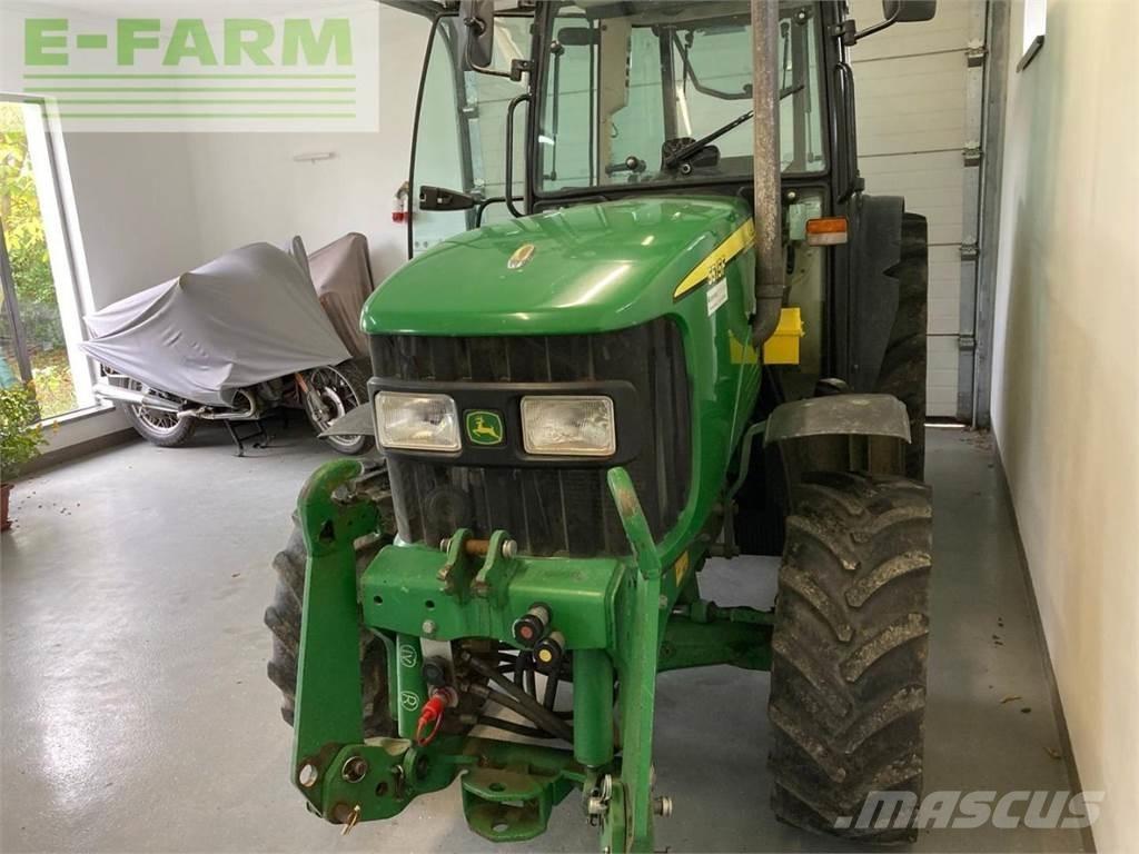 John Deere 5515F الجرارات