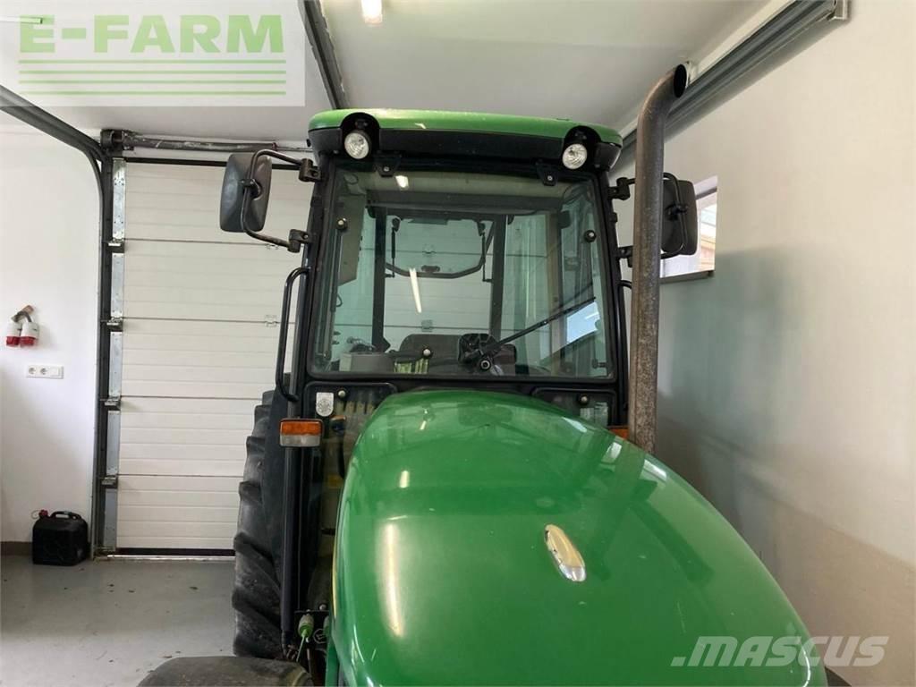 John Deere 5515F الجرارات