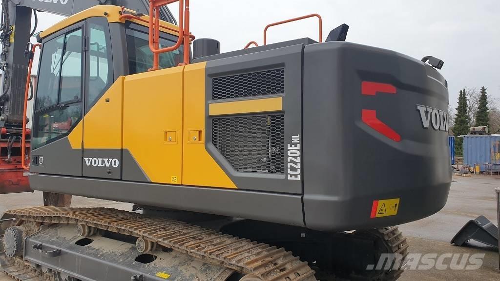 Volvo EC 220 E حفارات زحافة