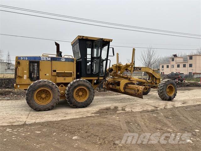 SEM 919 بلدوزرات بعجلات