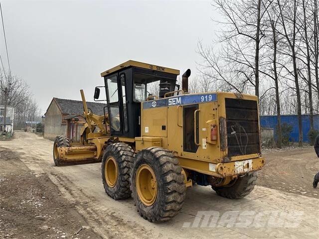SEM 919 بلدوزرات بعجلات