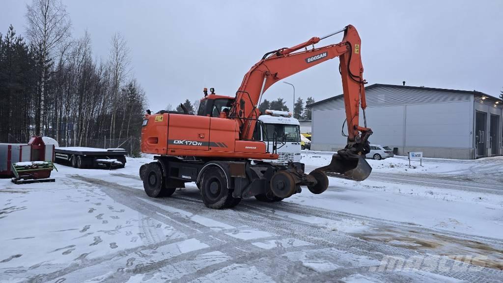 Doosan DX 170 W حفارات بعجل