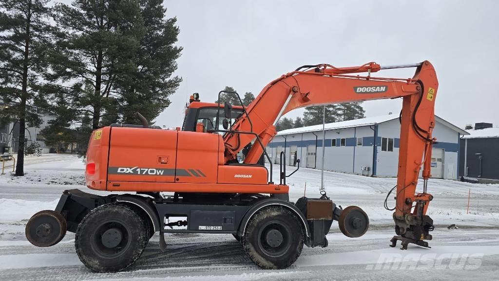 Doosan DX 170 W حفارات بعجل
