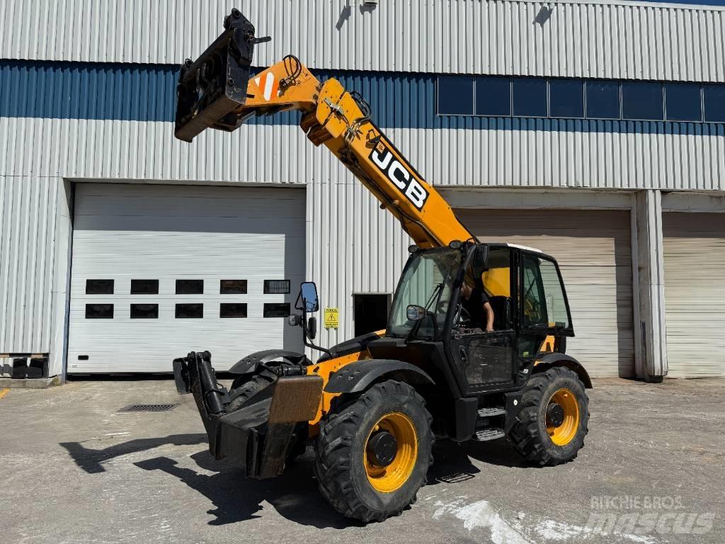 JCB 535-125 مناولات متداخلة