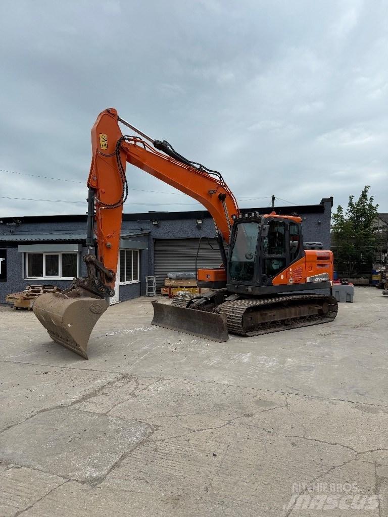 Doosan DX 140 LC حفارات زحافة