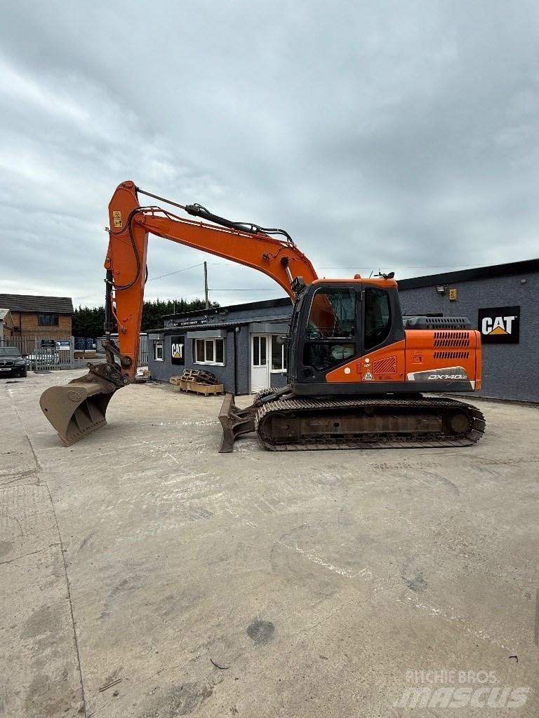 Doosan DX 140 LC حفارات زحافة