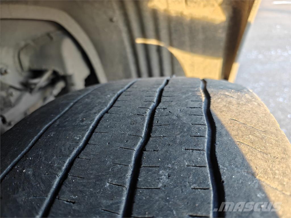 Scania P94 شاحنات ذات هيكل صندوقي