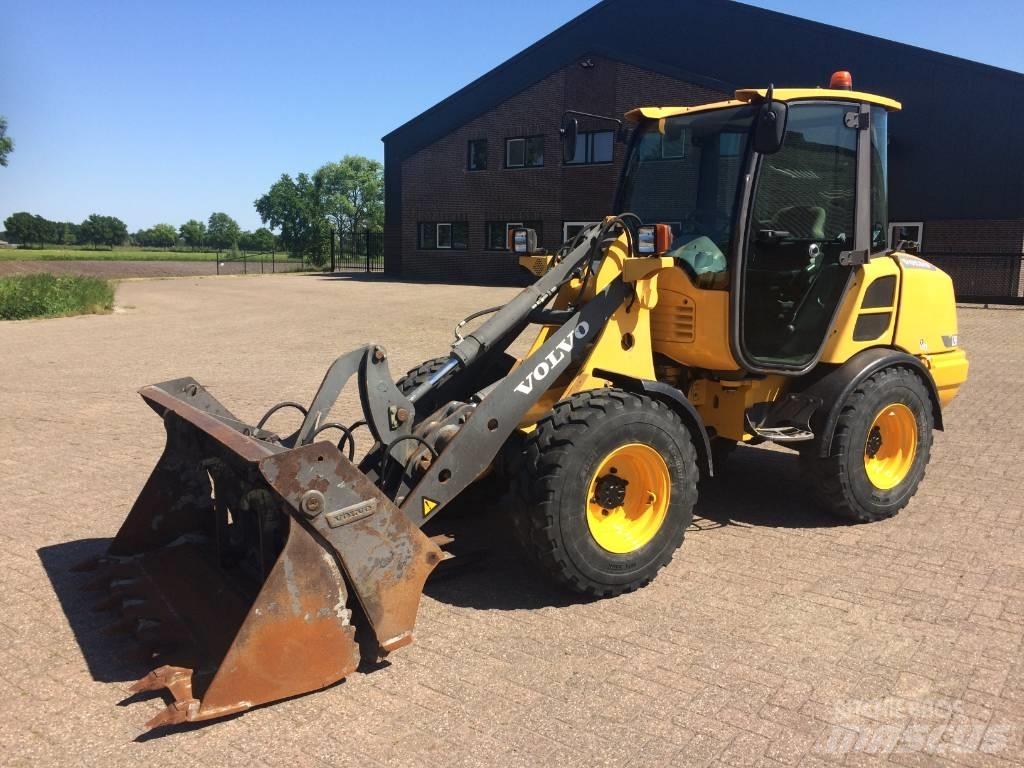 Volvo L 25 F لوادر بعجل