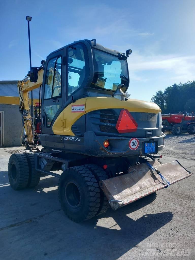 Doosan DX 57 W-5 حفارات بعجل