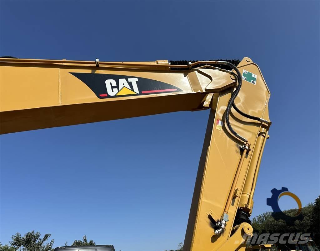 CAT 320 C حفارات زحافة
