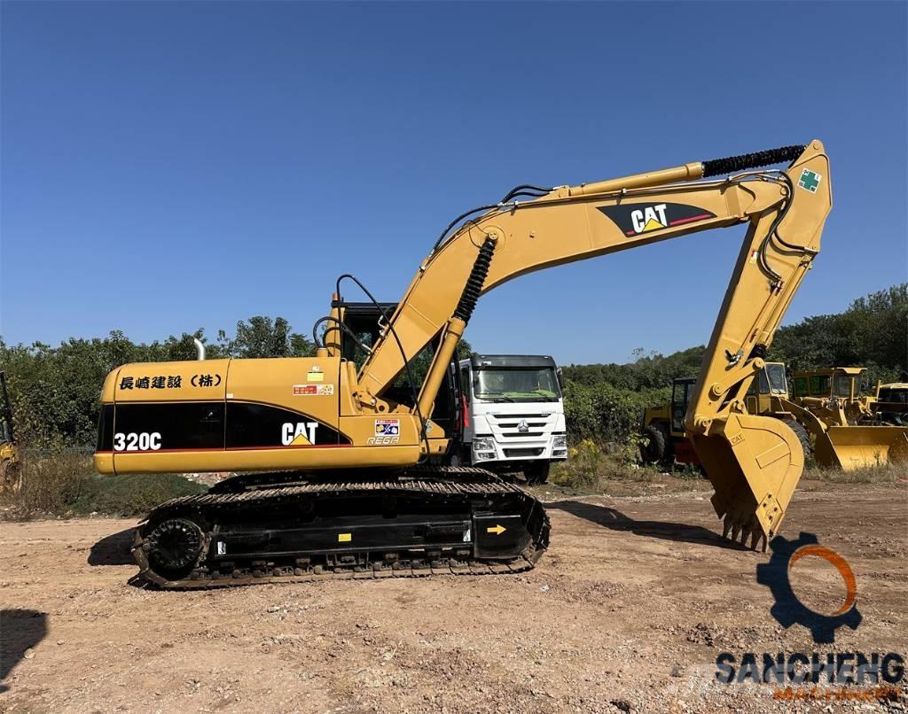 CAT 320 C حفارات زحافة